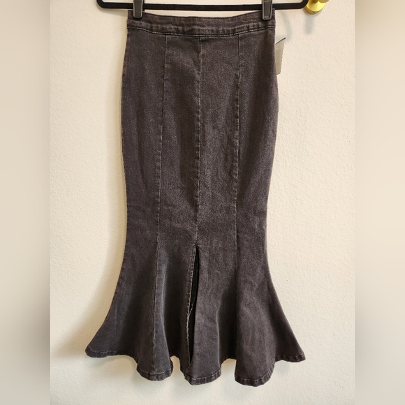 Madison Miles High Waist Washed Slit Midi Mermaid Denim Black Denim Skirt Small - Picture 1 of 10